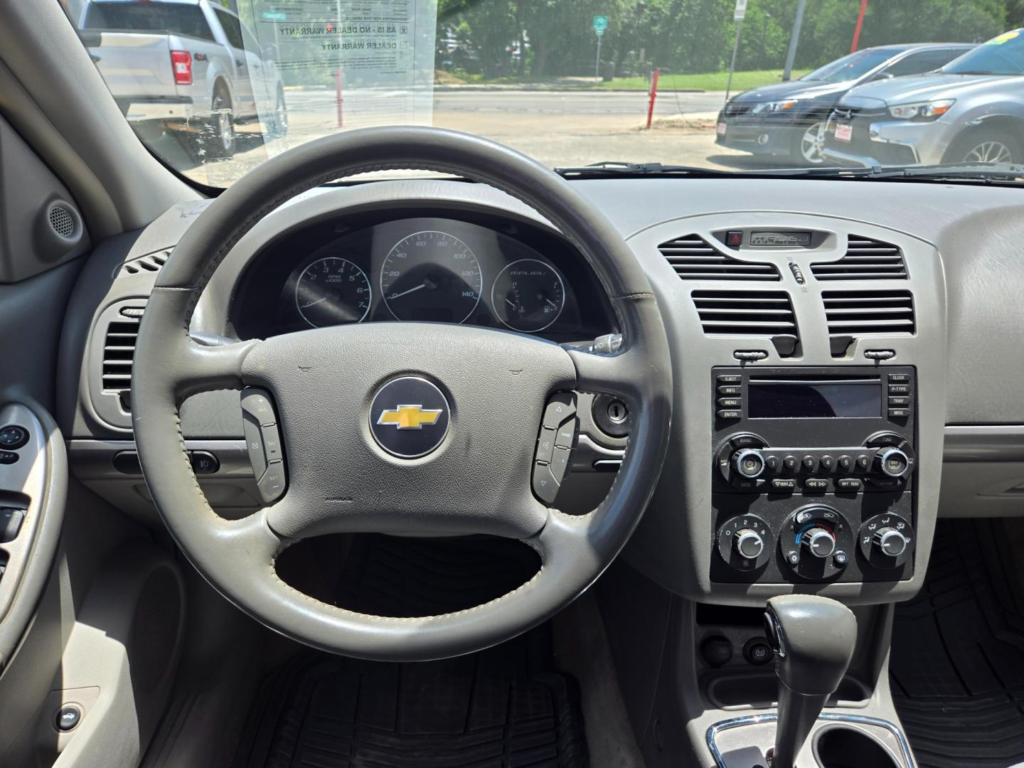 2006 WHITE Chevrolet Malibu MAXX (1G1ZT61836F) with an 3.5L V6 F engine, Automatic transmission, located at 503 West Court, Seguin, TX, 78155, (830) 379-3373, 29.568621, -97.969803 - Photo#5